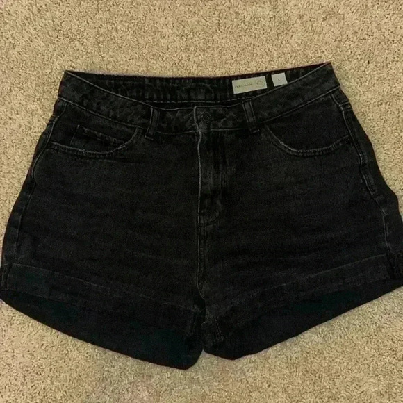 Black short - Picture 1 of 3